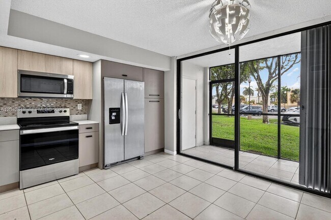 Building Photo - 8065 SW 107th Ave
