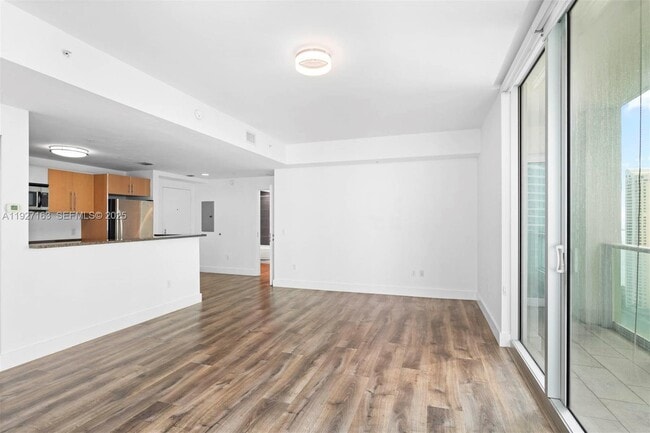 Foto del edificio - 300 S Biscayne Blvd