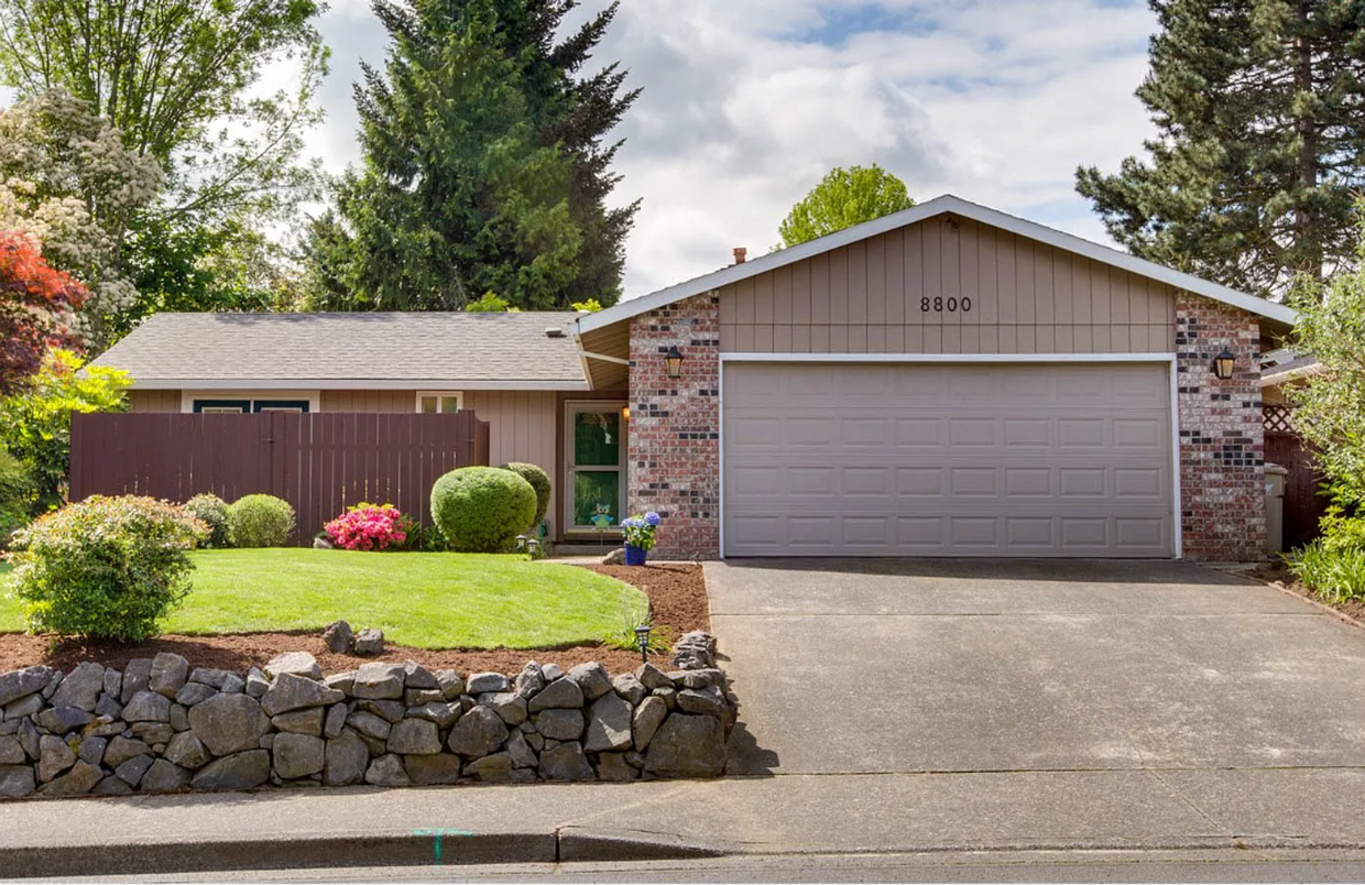 Primary Photo - Great One Level Home in Tualatin Won't Las...