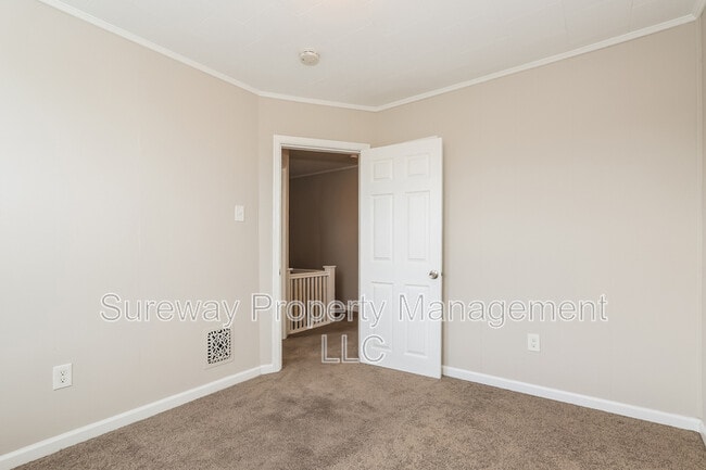 Foto del edificio - 10 W 8th St