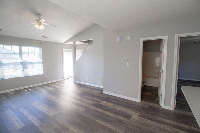 Building Photo - 2535 Northampton Dr
