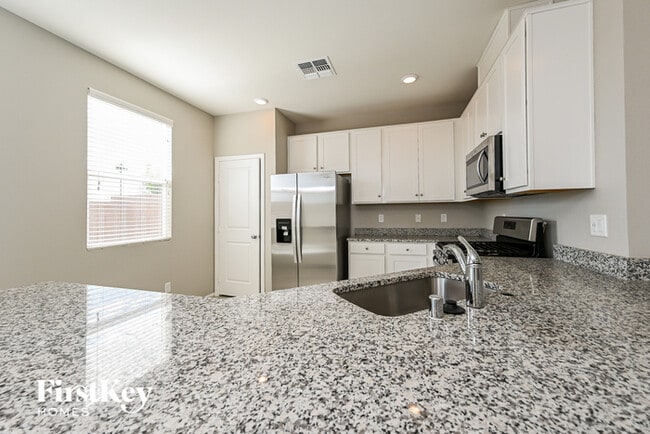Building Photo - 5710 Mia Skye St