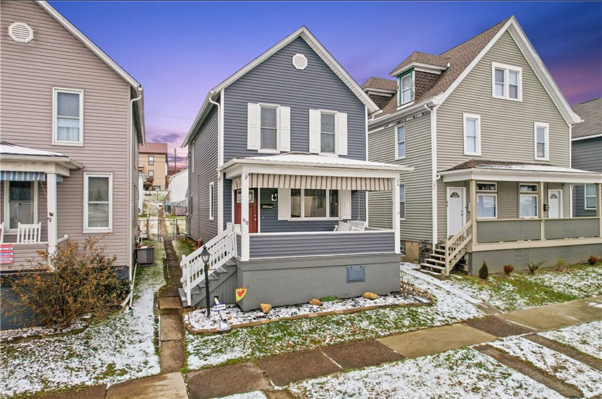 Nice front porch! - 618 Oakland Ave