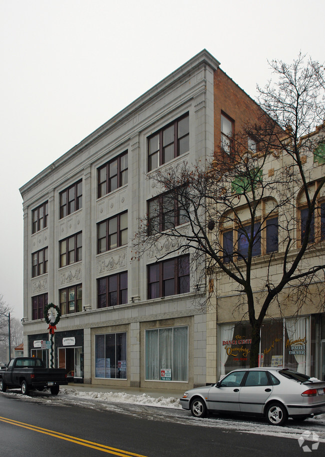 Building Photo - 21 Bay St