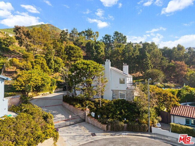 Foto del edificio - 16490 El Hito Pl