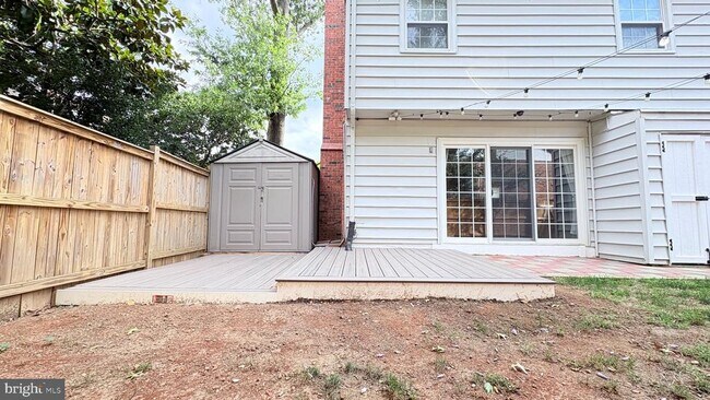 Building Photo - 2174 Mayflower Dr