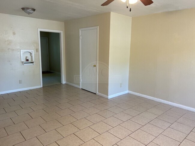 Foto del edificio - 1608 Duncan Ave