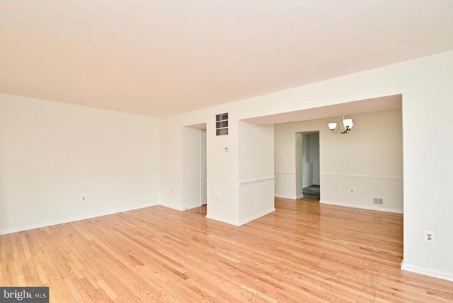 Building Photo - 5225 Leeward Ln