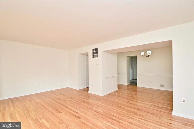 Foto del edificio - 5225 Leeward Ln