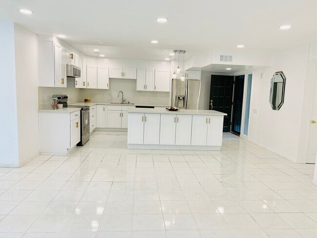 Foto del edificio - 5301 Balboa Blvd