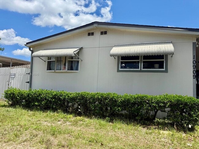 Building Photo - 10909 Merrywood Dr