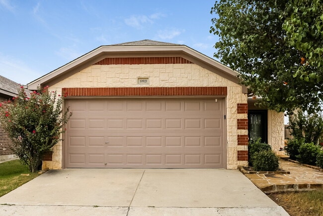 Building Photo - 10921 Emerald Park Ln