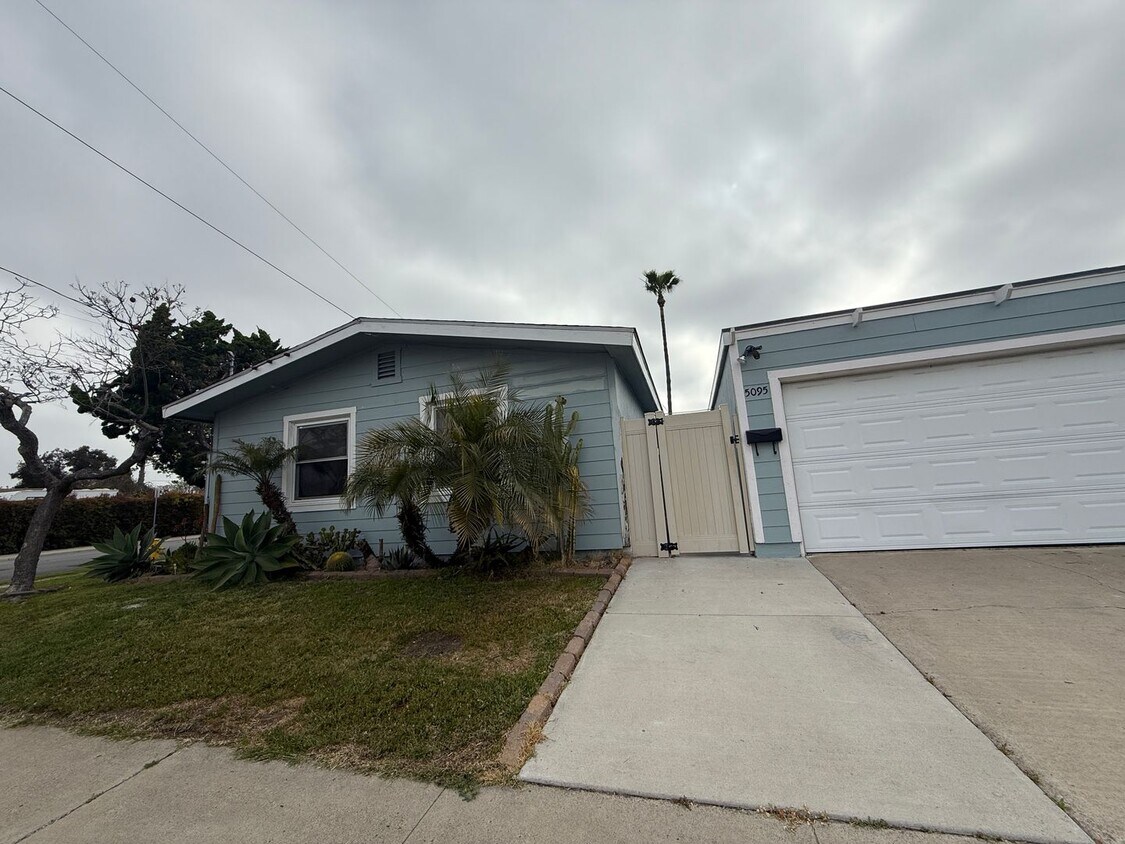Primary Photo - ***JUST REDUCED & MOVE IN SPECIAL!!!*** Mu...