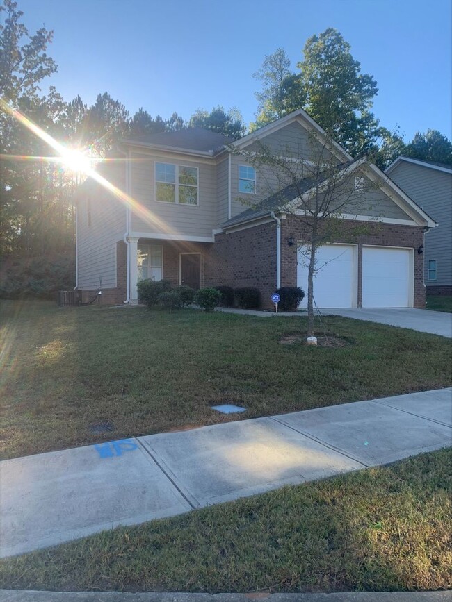 Building Photo - 4 Bedroom Single Family Home in Ellenwood!