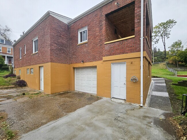 Building Photo - 210 Frederick St