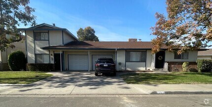 Building Photo - 3735-3749 E Hampton Way