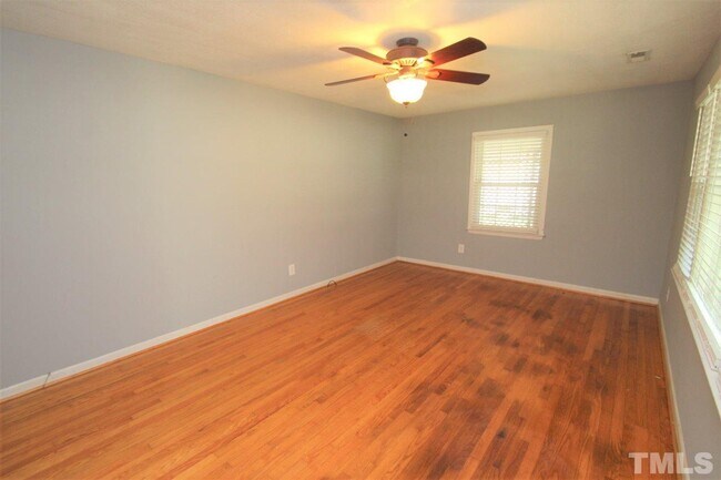 Building Photo - 4814 Greenbrier Rd