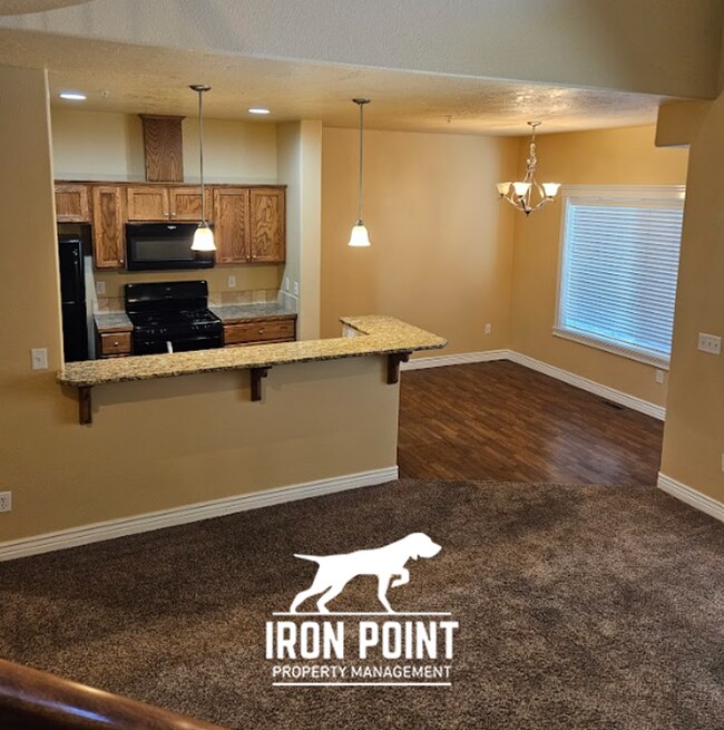 Foto del edificio - 3/2.5 in Boise-2 Car Garage, Fireplace, Vaulted Ceilings, Landscaping Included.
