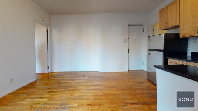 Building Photo - 307 East 77 Street