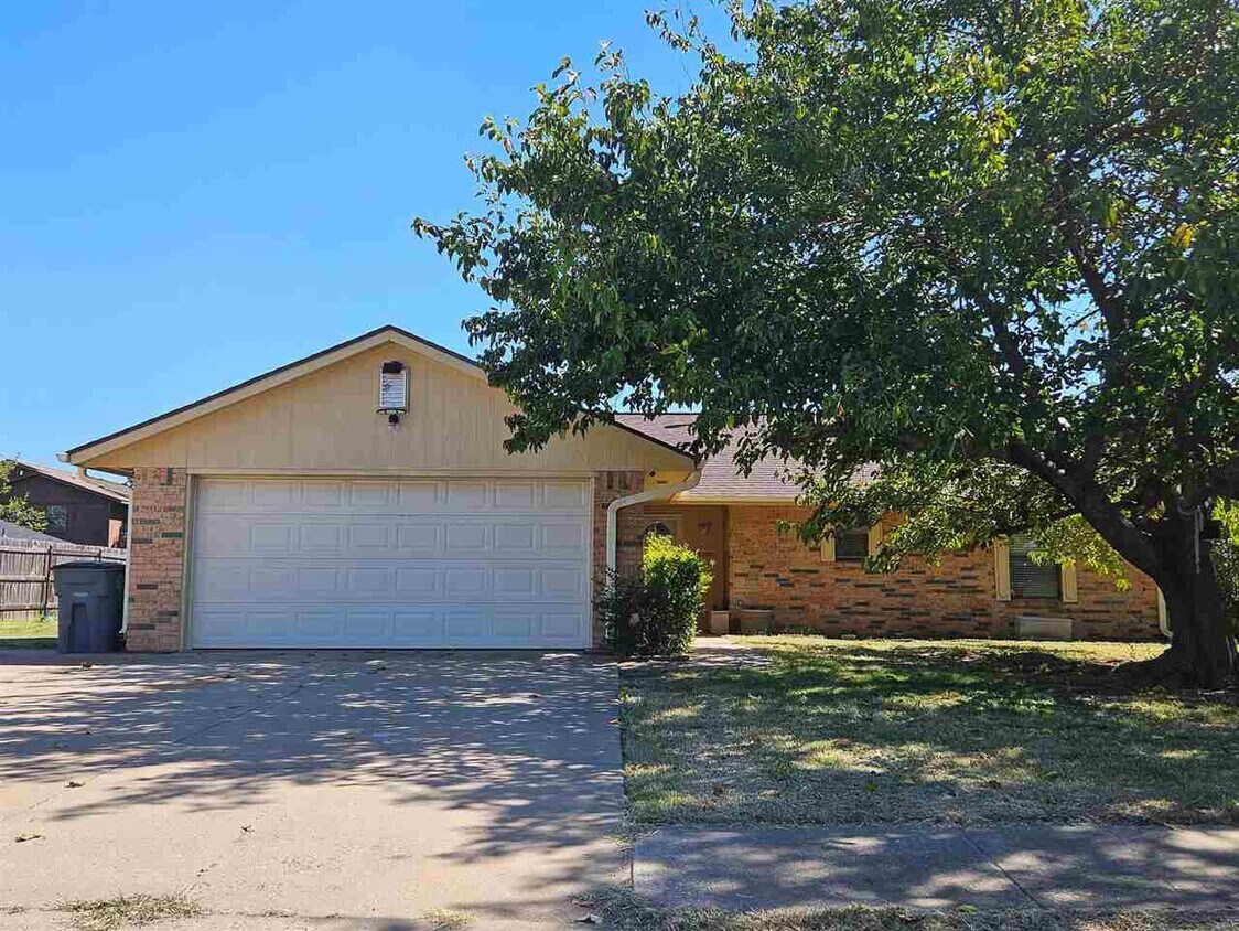 Primary Photo - 2513 NW Robinhood Dr