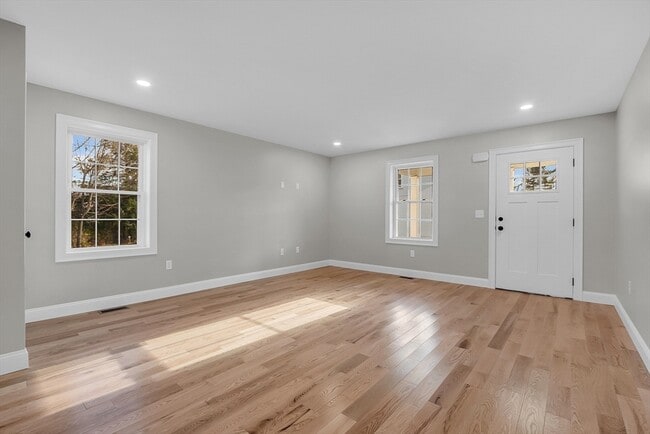 Building Photo - 88 Main St