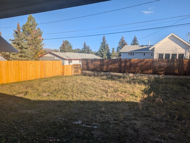 Building Photo - 341 Mt Yale Dr