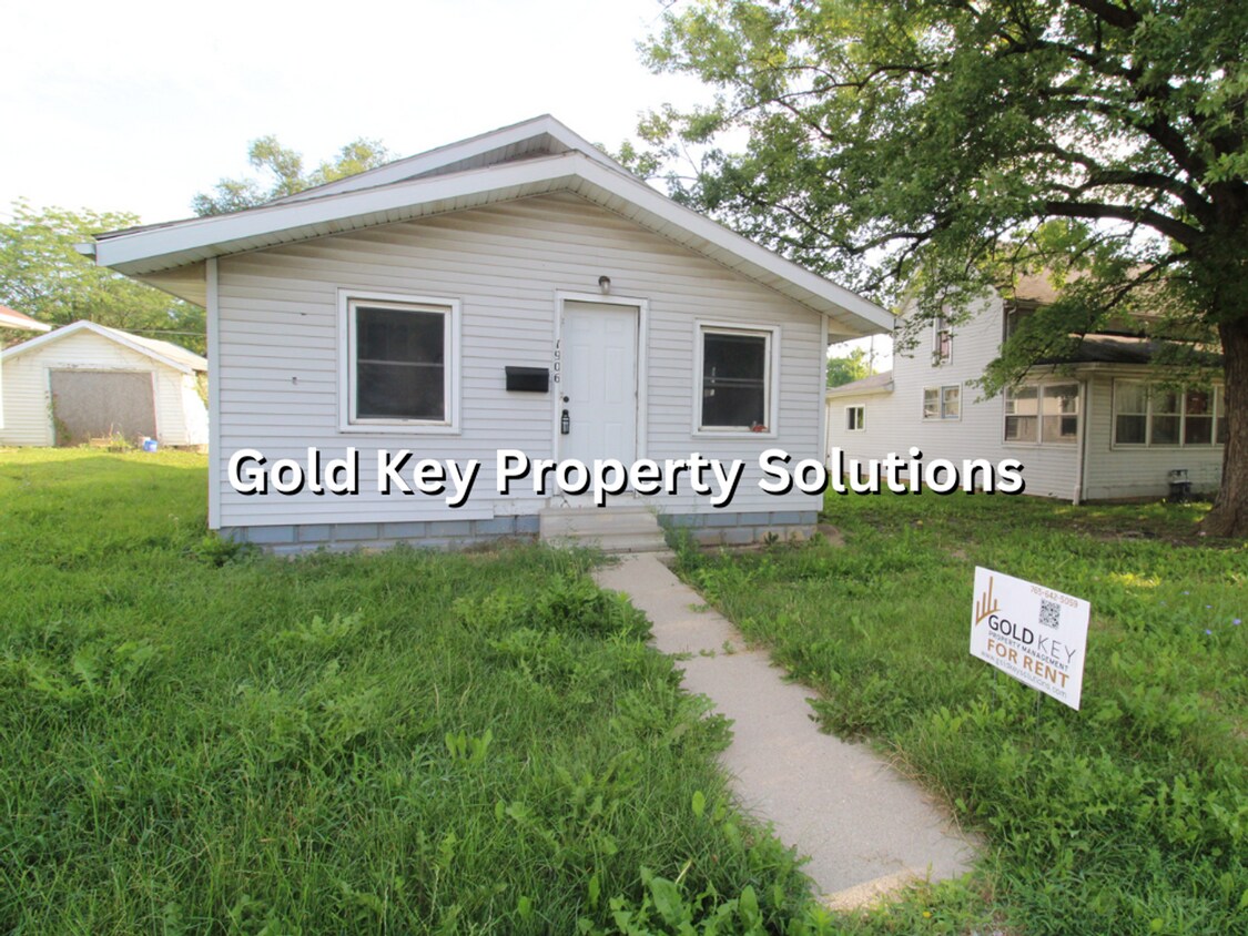 Foto principal - 2 BR 1 BA House with Enclosed Porch and La...