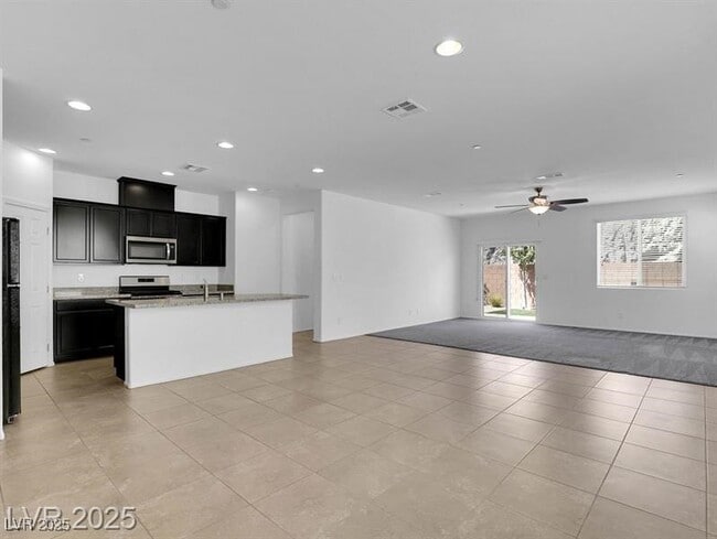 Building Photo - 1063 St