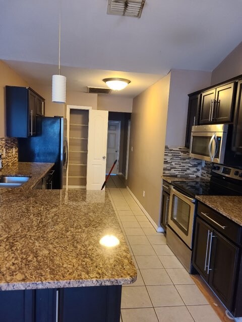 Foto del edificio - 18442 Tulip Rd