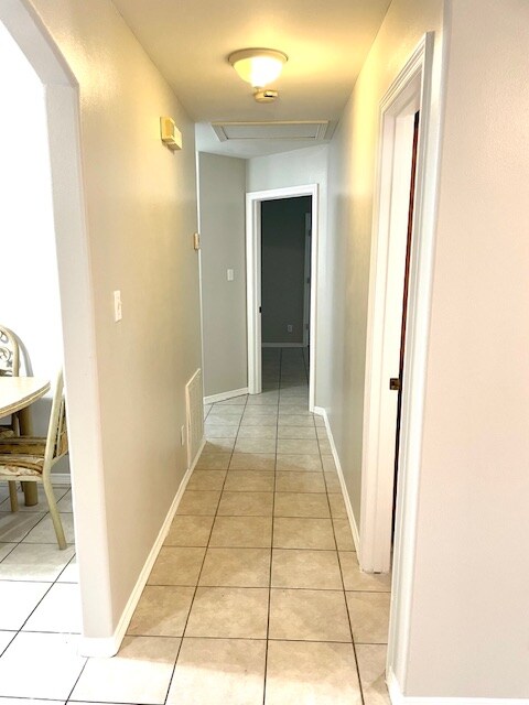 Building Photo - 717 O Hare Dr