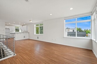 Building Photo - 3027 21st Ave W