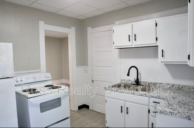 Building Photo - 825 Colburn St