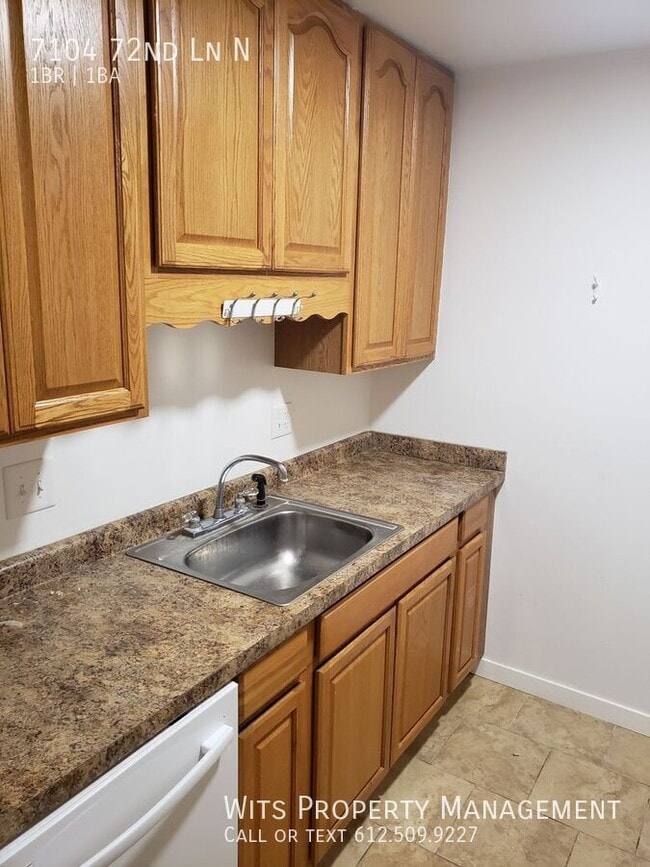 Foto del edificio - 7104 72nd Ln N
