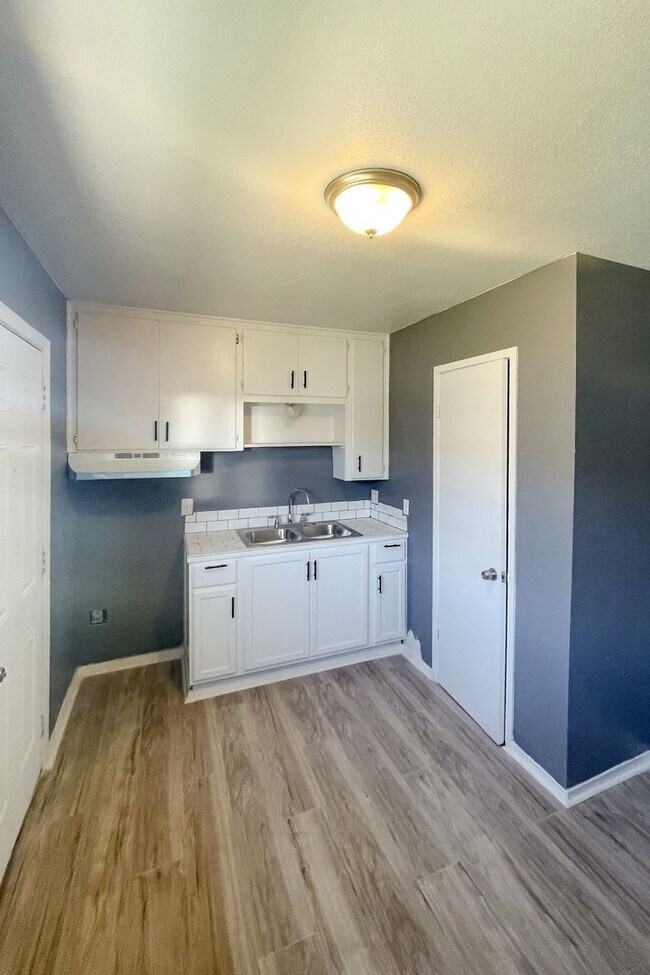 Building Photo - 523 42nd St. Lubbock TX 79404