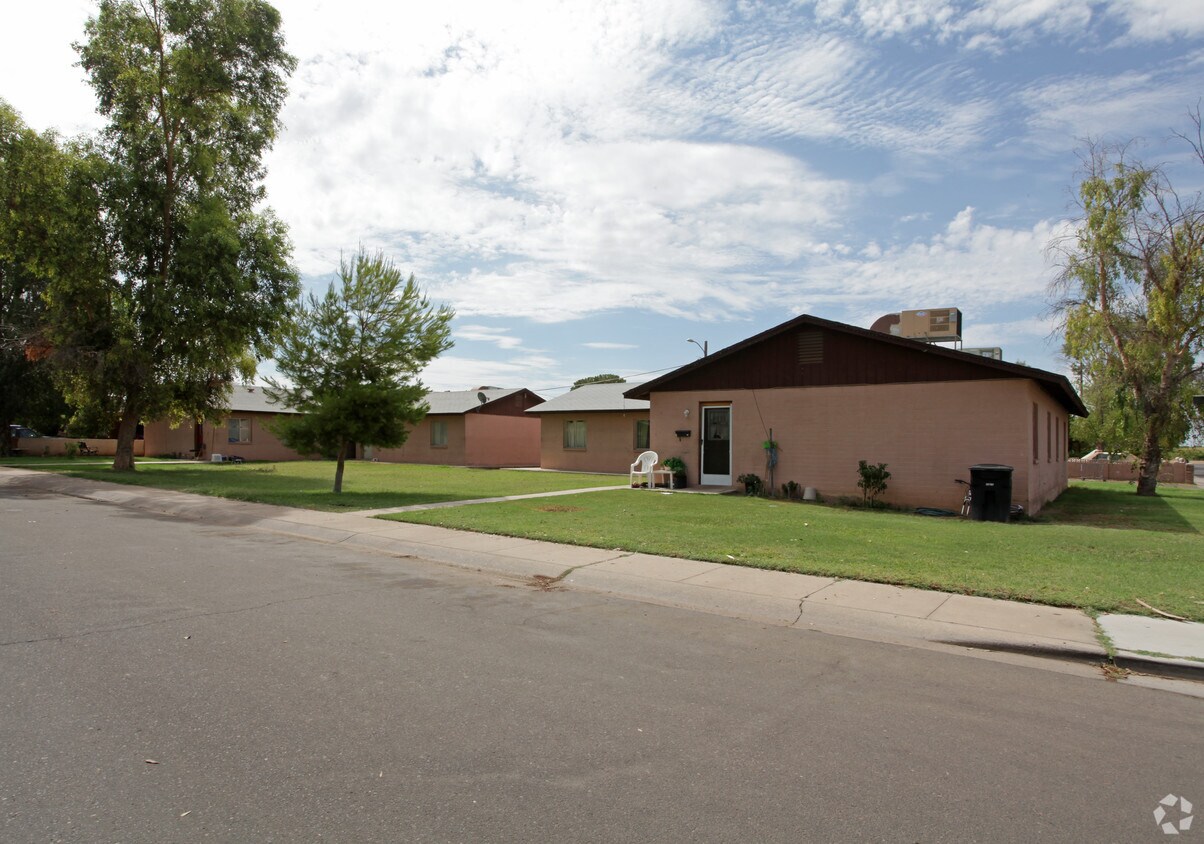 Primary Photo - 183-197 W Geronimo St