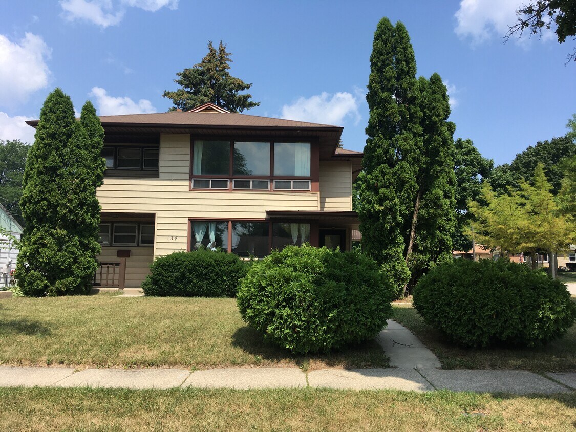 Primary Photo - 136 W Armour Ave
