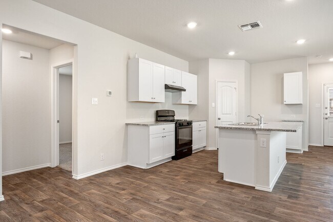 Building Photo - $1000 Deposit Special!!!  Like New, Open F...