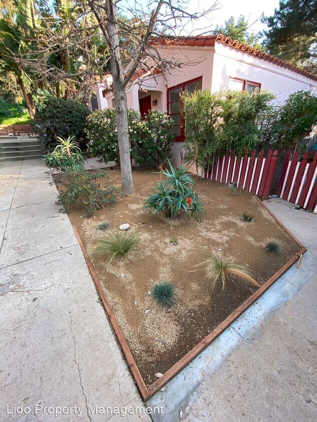 Primary Photo - 2216-2220 Echo Park Ave