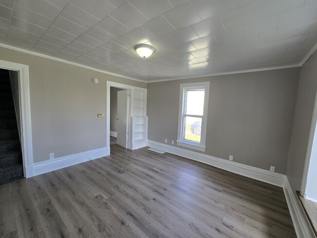 Building Photo - 740 W 11th St