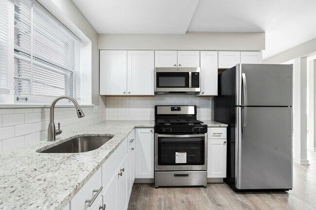 Foto del edificio - 5358 S Narragansett Ave