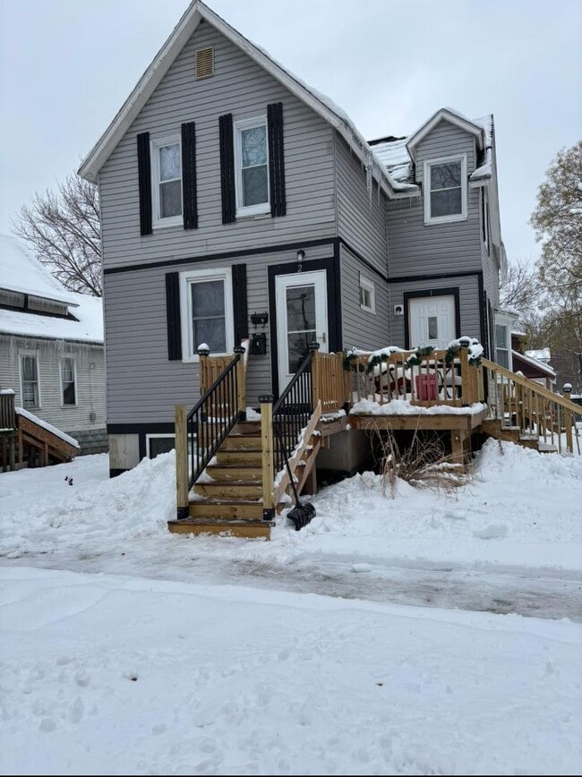 Building Photo - 1100 Lincoln Ave NW