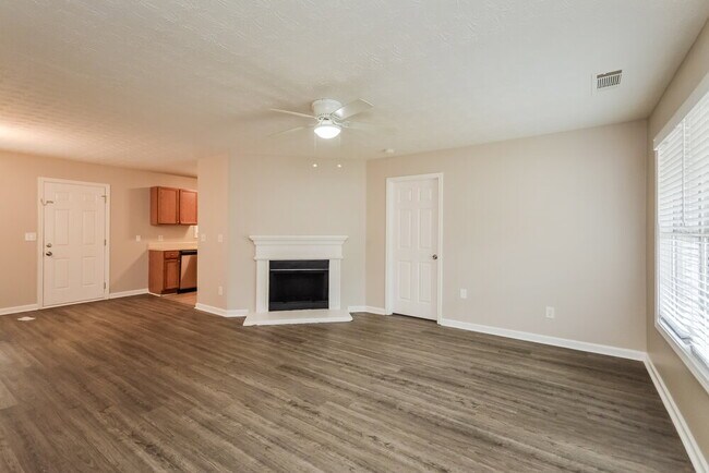 Foto del edificio - 8224 Sterling Ln
