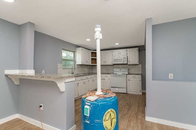 Building Photo - 4621 Owenwood Ave