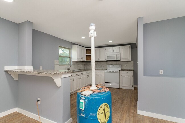 Foto del edificio - 4621 Owenwood Ave
