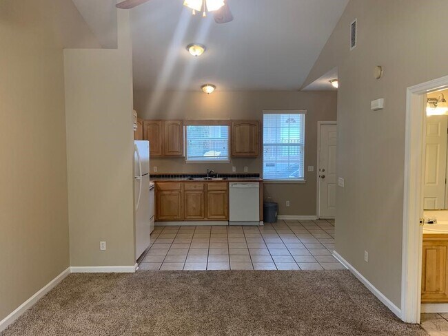 Building Photo - 318 N Hansell St
