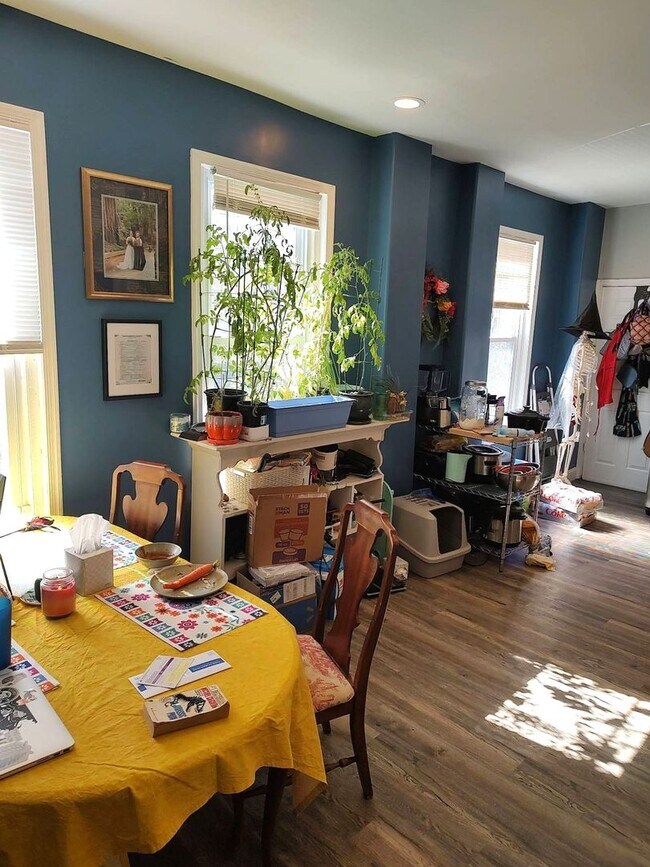 Building Photo - Gorgeous 3-Bedroom Corner Townhome in West...