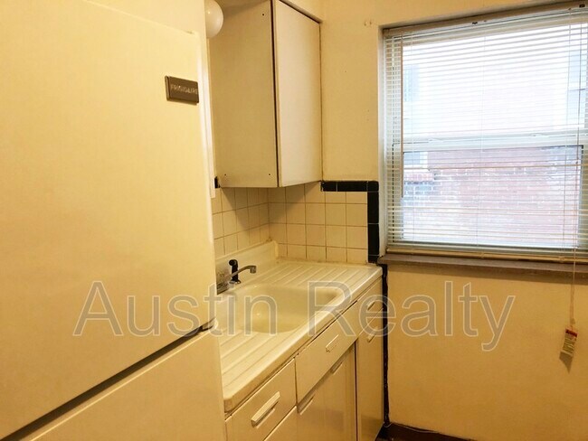 Foto del edificio - 4061 S Grand Blvd