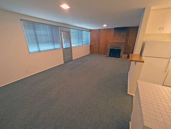 Foto del edificio - 648 Kelton Ave