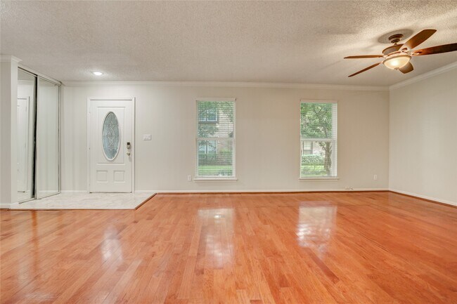 Foto del edificio - 2253 Triway Ln
