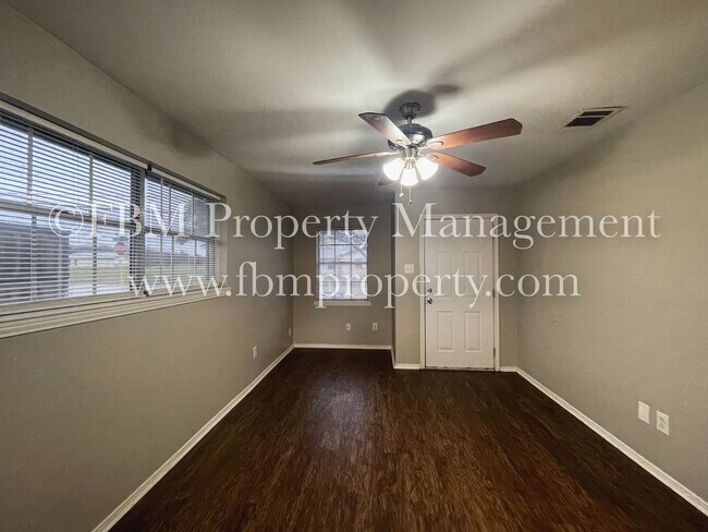 Foto del edificio - 1509 S Hall St